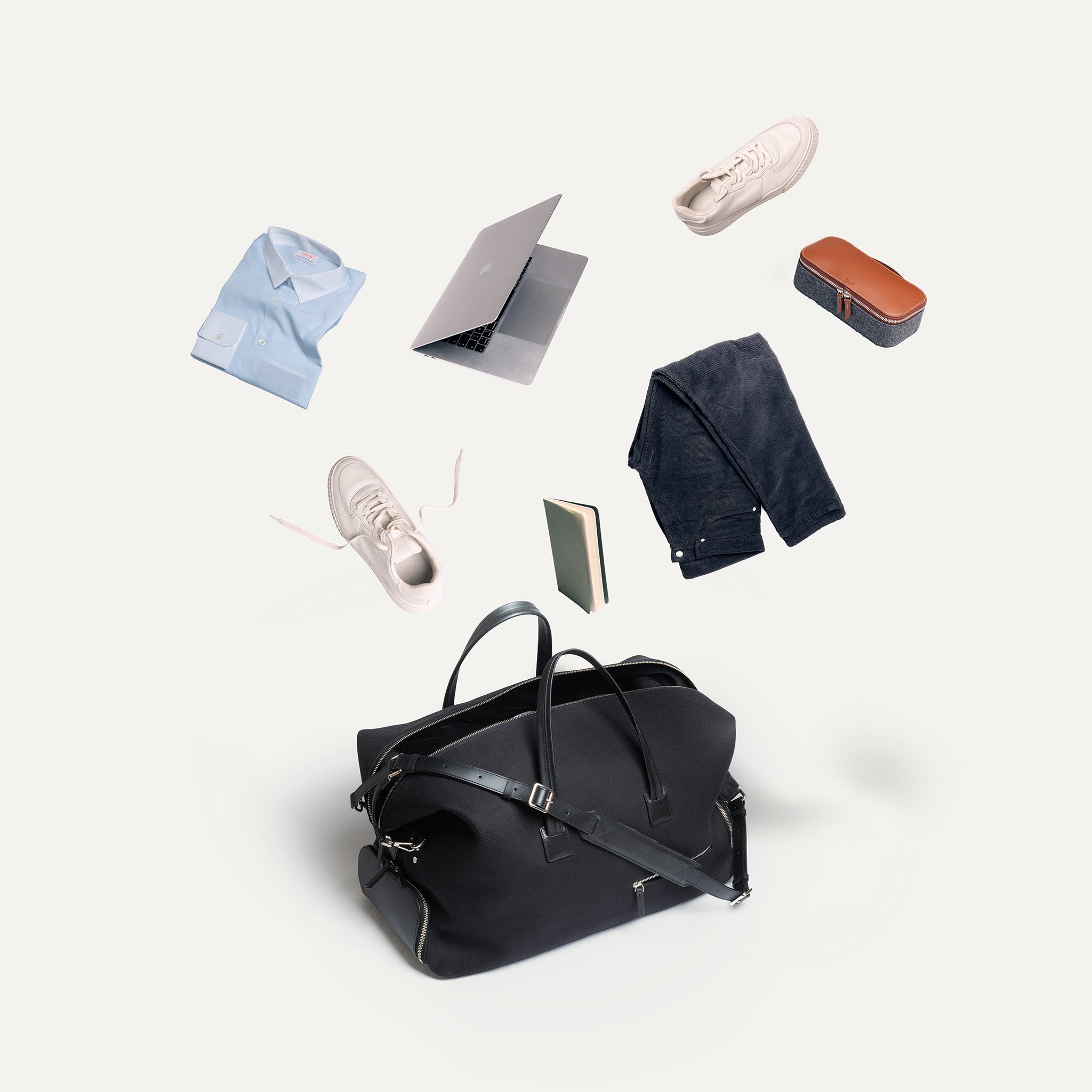 ce sac de voyage comporte de multiples compartiments offrant un espace de rangement spacieux et pratique pour tous vos essentiels de voyage ainsi d'une poche ordinateur portable. 